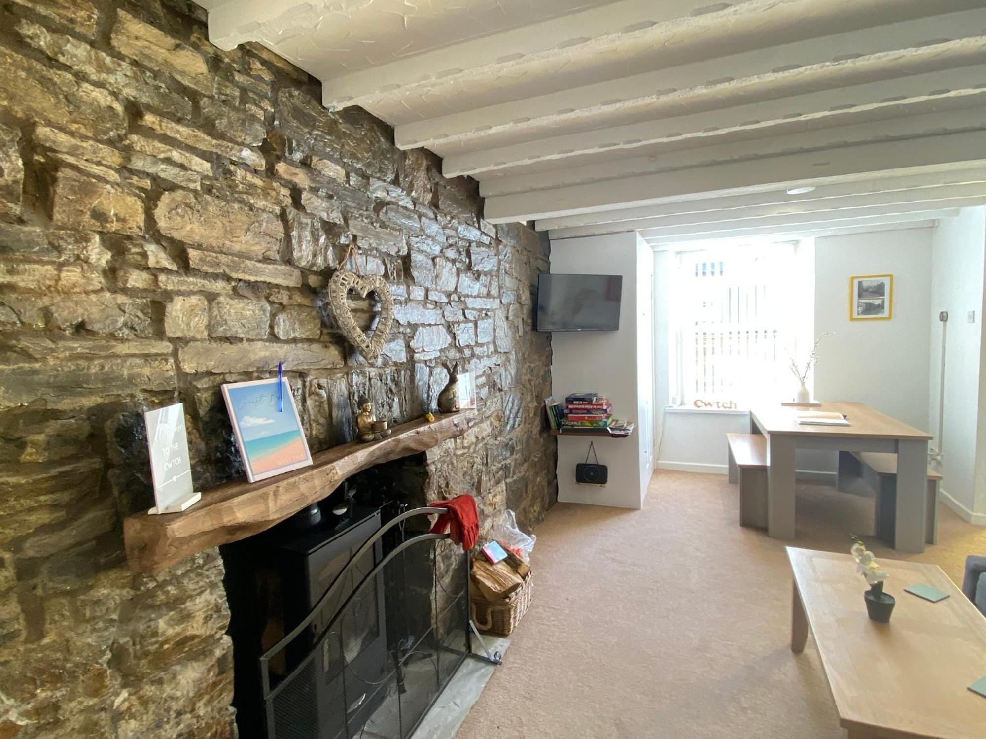 Villa The Cwtch, Log Fire, Sleeps 6, Nr Zip World, Brecon And Bike Park Wales Aberdare Exterior foto
